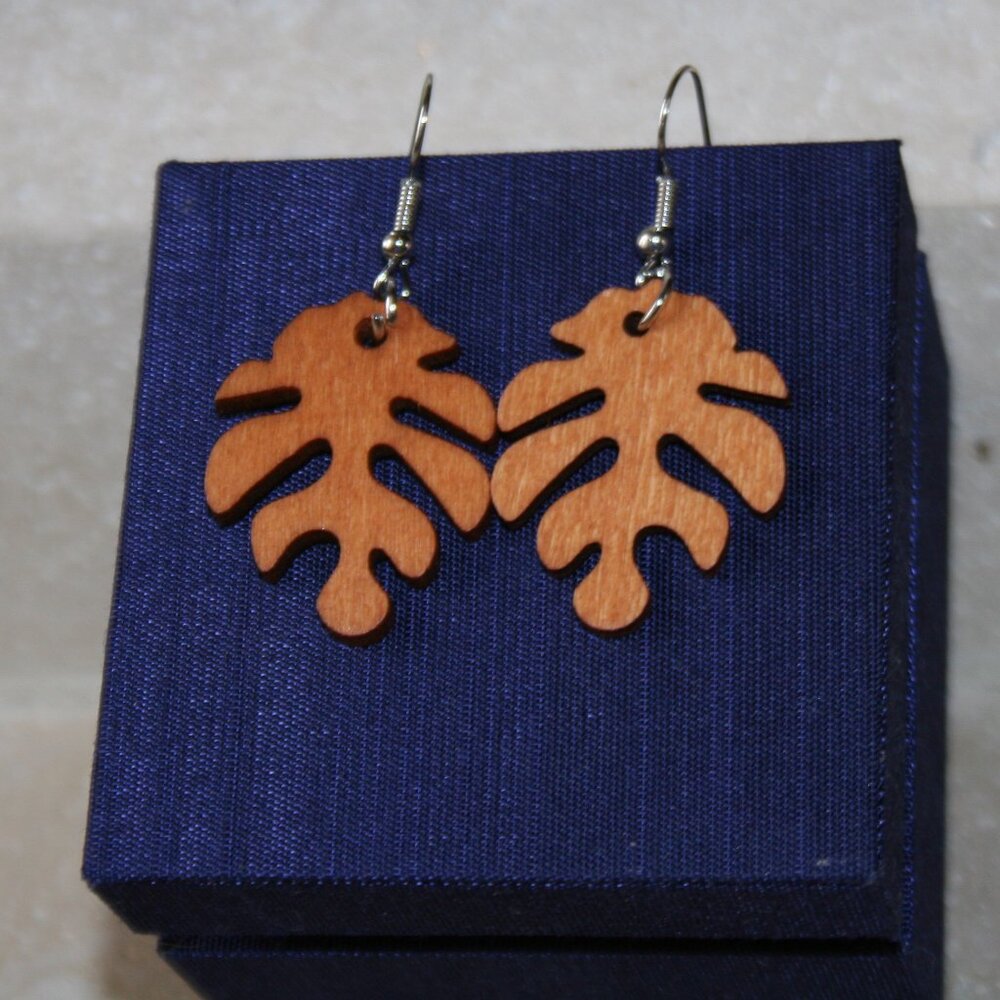 Hawaiian Laser Cut Wood Earrings Leaf Motif (NWOT)